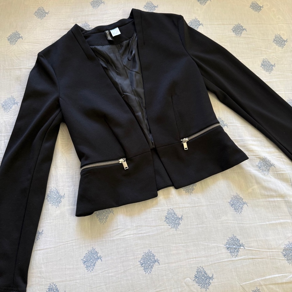 H&M women’s Black Blazer Size 6 - Picture 2 of 8
